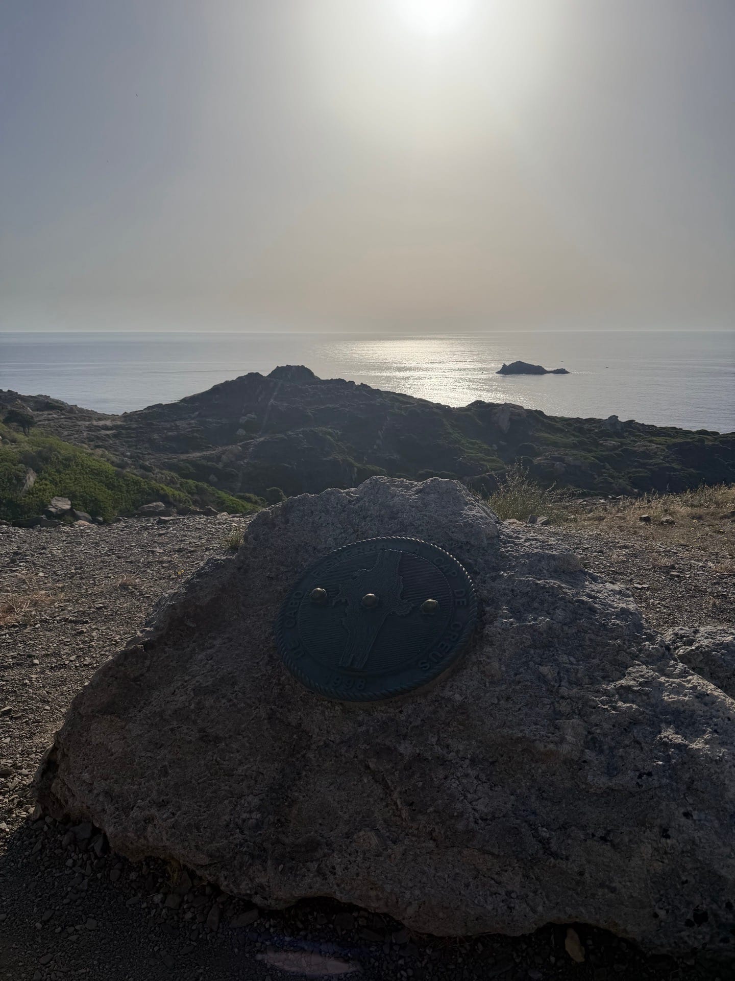 Port lligat al far de cap de creus