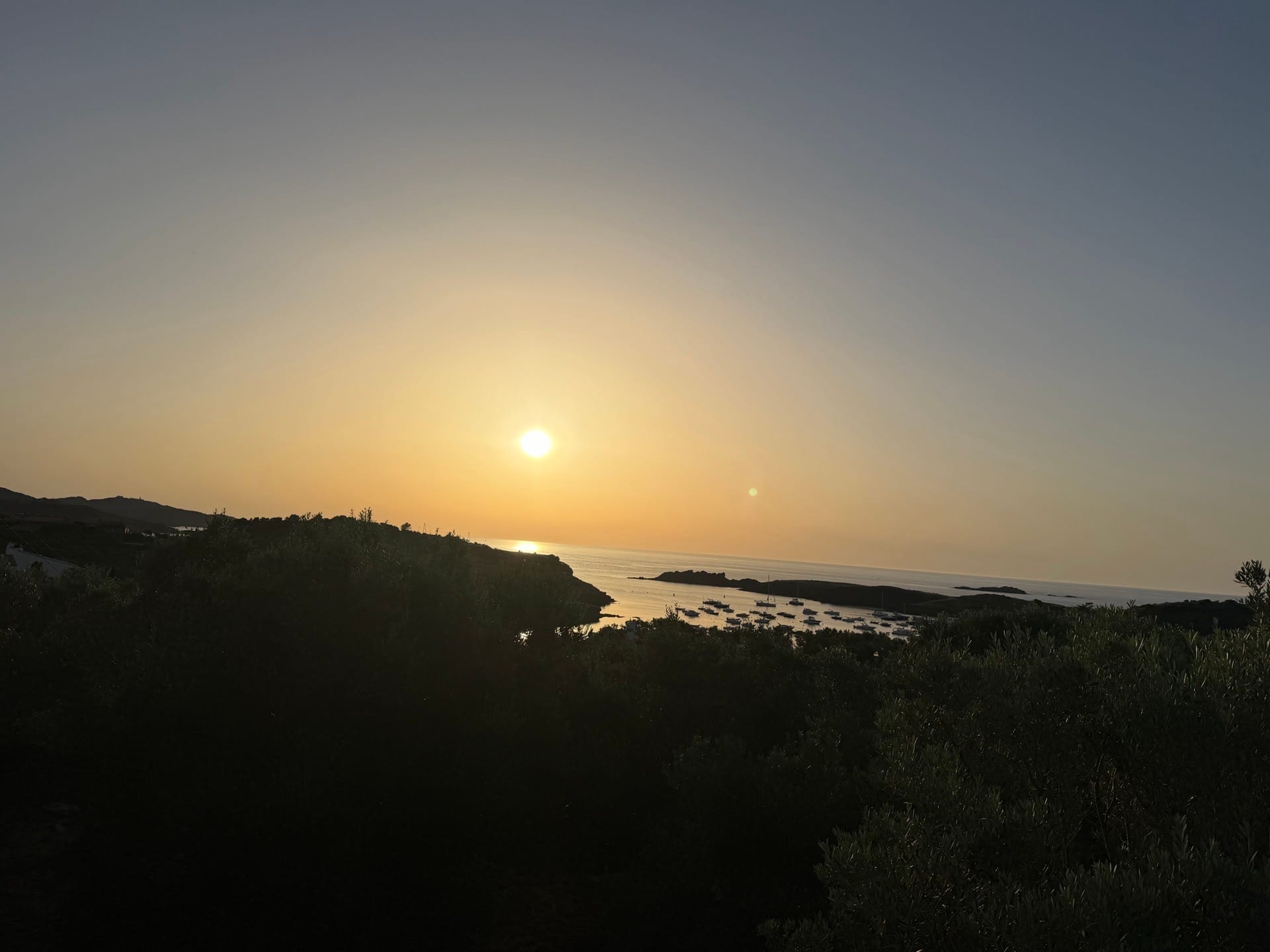 Port lligat al far de cap de creus