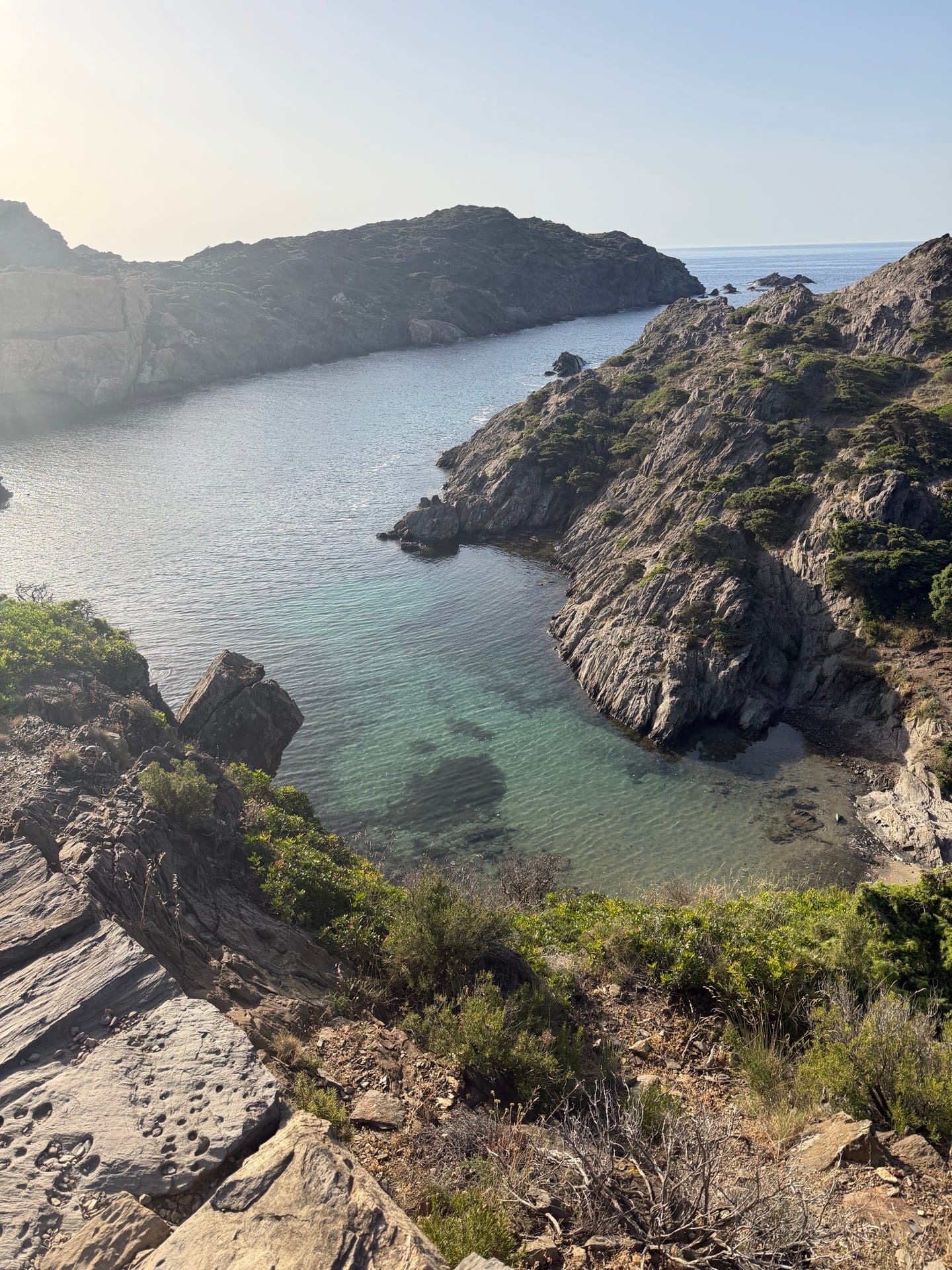 Port lligat al far de cap de creus