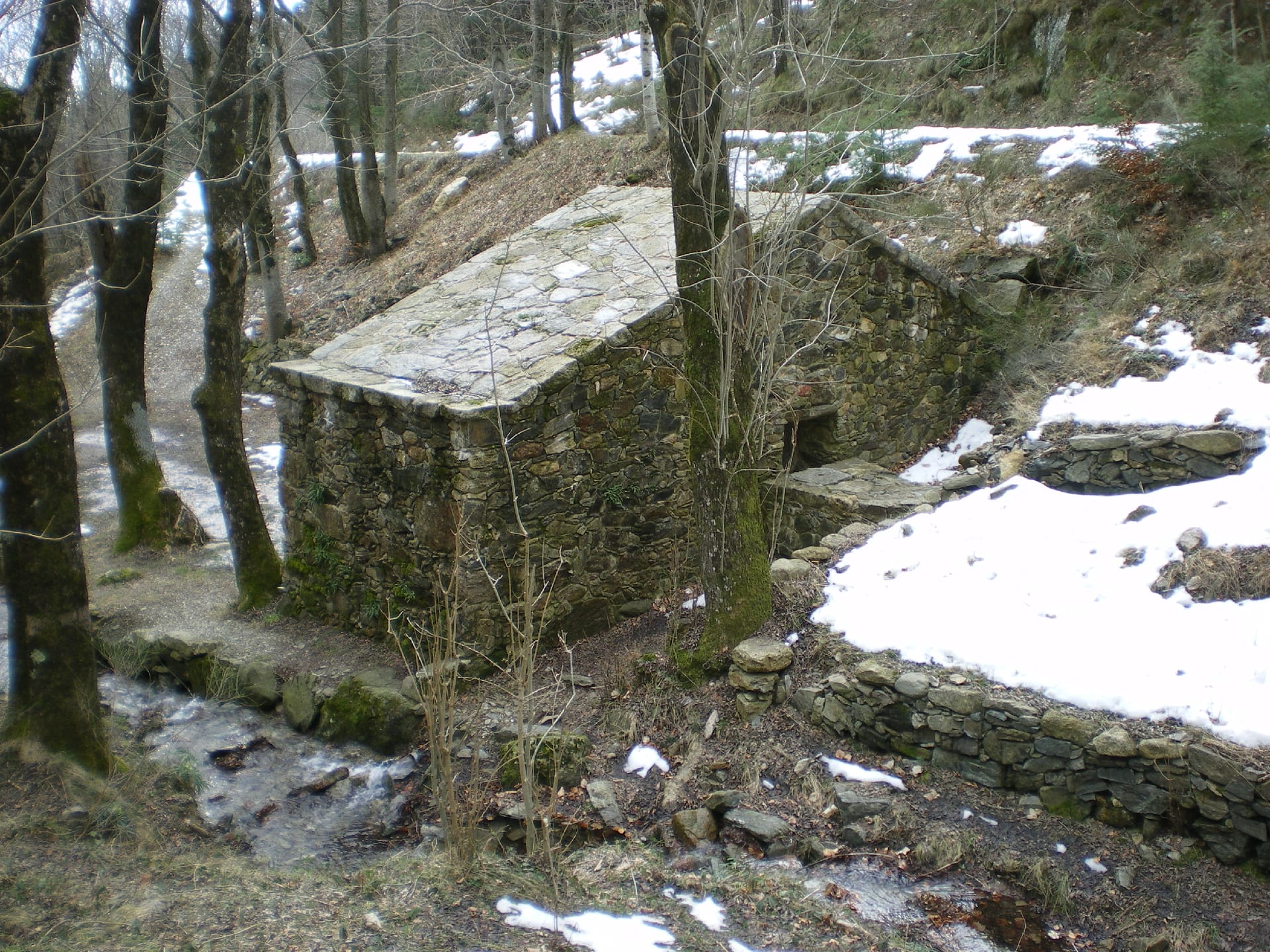 Font de la Cova de les Salines