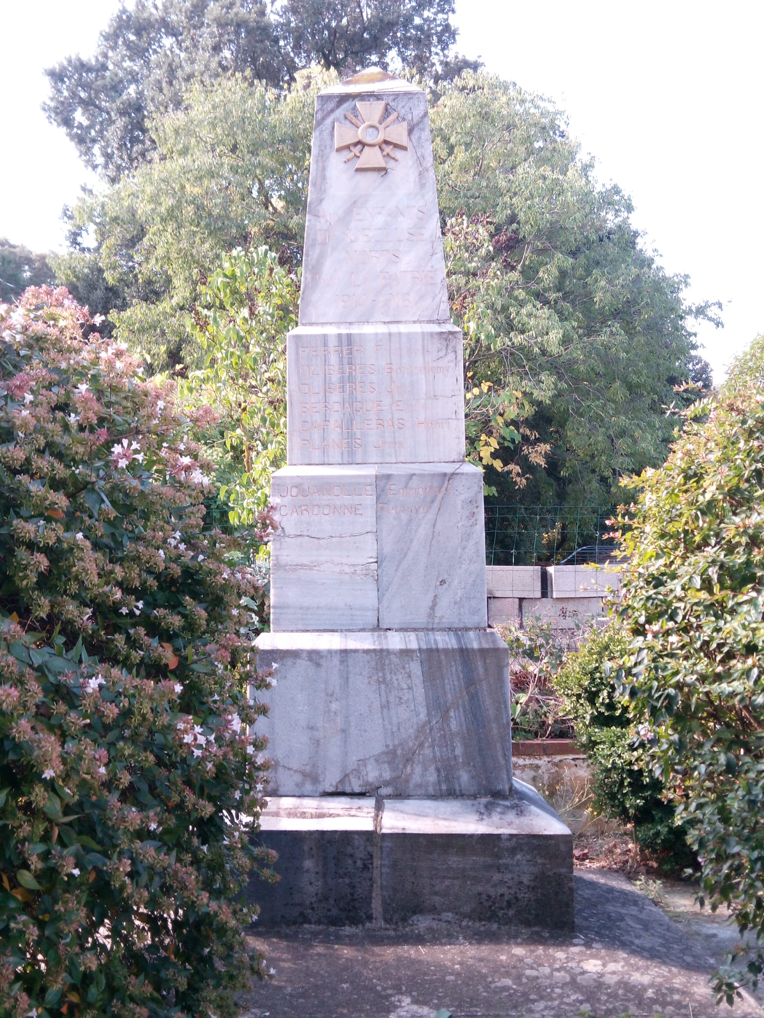 Monumento als morts de les Cluses