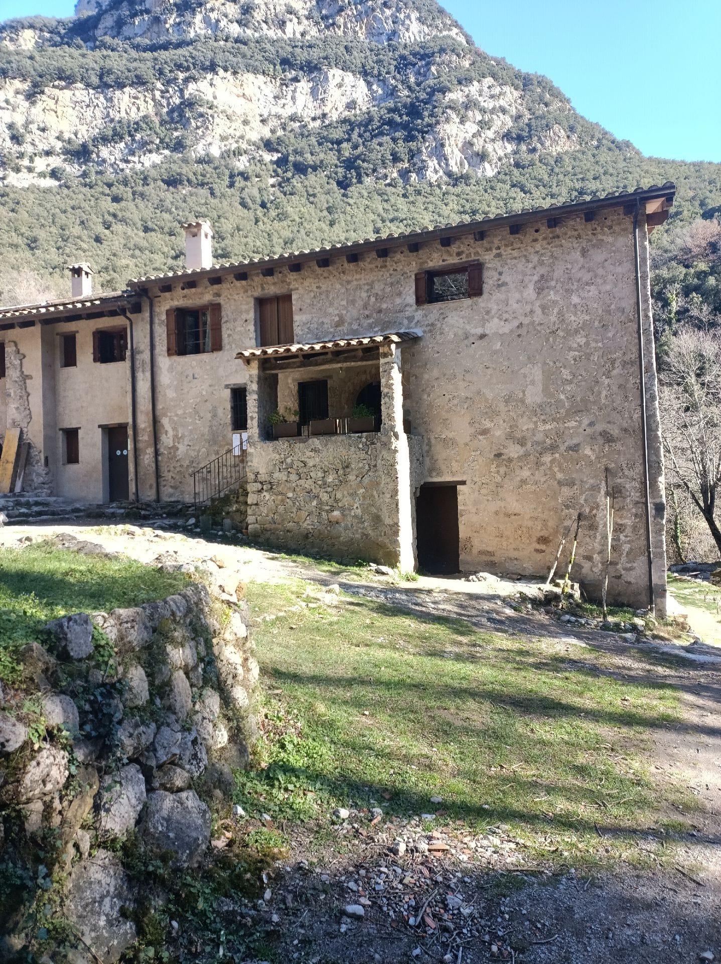 Ermita i refugi de Sant Aniol de Aguja
